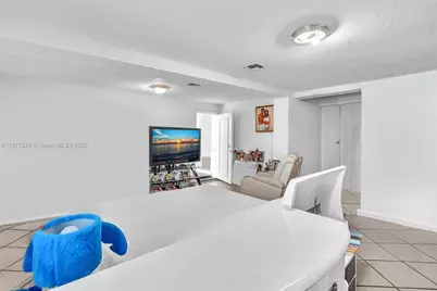 590 W 39th St, Hialeah, FL 33012 - Photo 14