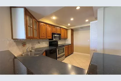 2425 Presidential Way #203, West Palm Beach, FL 33401 - Photo 2