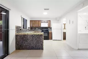 8360 NW 8th St, Miami, FL 33126 - Photo 12