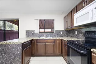 8360 NW 8th St, Miami, FL 33126 - Photo 14