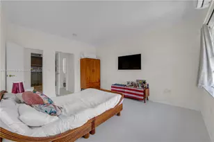 4710 Pine Tree Dr, Miami Beach, FL 33140 - Photo 14