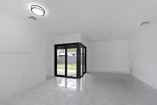 21003 SW 124th Ave Rd, Miami, FL 33177 - Photo 4