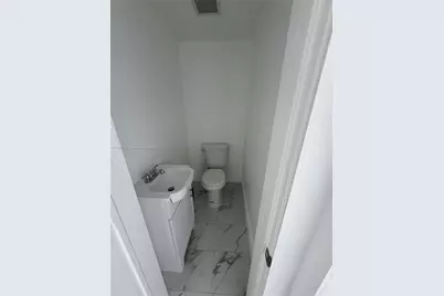 685 SE Park Dr, Hialeah, FL 33010 - Photo 16