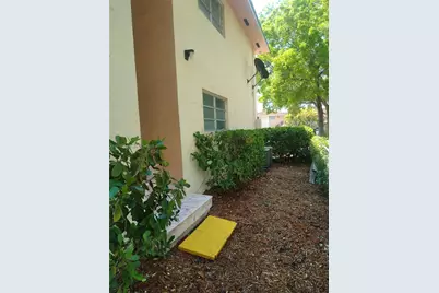 1353 NW 5 St, Miami, FL 33125 - Photo 10