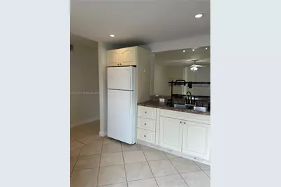 300 NE 12th Ave #101, Hallandale Beach, FL 33009 - Photo 4