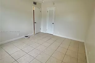 300 NE 12th Ave, Hallandale Beach, FL 33009 - Photo 16