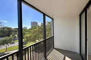3301 N Country Club Dr, Aventura, FL 33180 - Photo 6