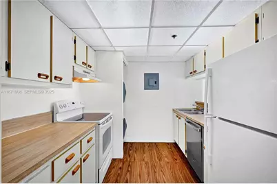 7601 E Treasure Dr #2222, North Bay Village, FL 33141 - Photo 6