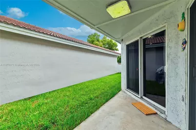 1361 Seagrape Cir, Weston, FL 33326 - Photo 28