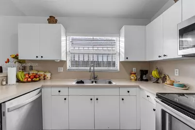 13471 SW 278th Ter, Homestead, FL 33032 - Photo 10