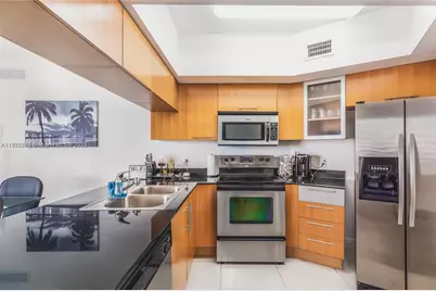 1750 N Bayshore Dr #2402, Miami, FL 33132 - Photo 2