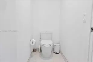 16385 Biscayne Blvd, North Miami Beach, FL 33160 - Photo 20