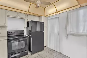 445 NE 195th St, Miami, FL 33179 - Photo 4