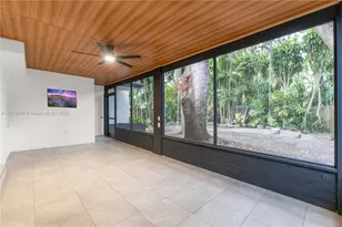 613 NE 159th St, Miami, FL 33162 - Photo 22