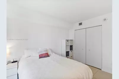 31 SE 6th St #802, Miami, FL 33131 - Photo 18