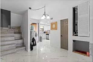 949 SW 113th Terrace, Pembroke Pines, FL 33025 - Photo 6