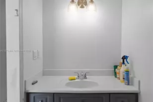 949 SW 113th Terrace, Pembroke Pines, FL 33025 - Photo 12