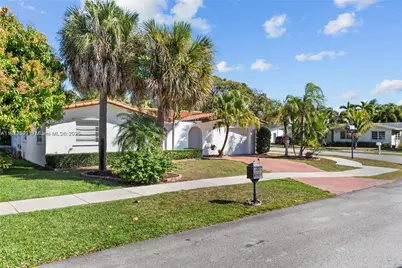 16665 SW 93rd Ct, Palmetto Bay, FL 33157 - Photo 2