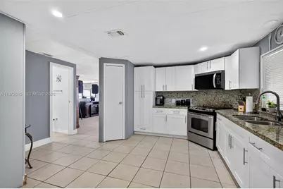 21831 S Heritage Cir, Pembroke Pines, FL 33029 - Photo 10