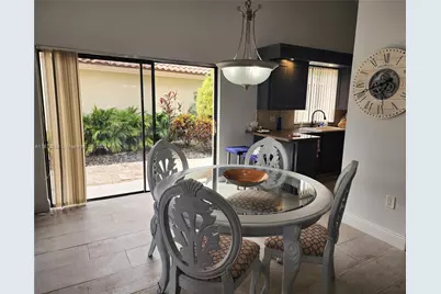 2820 Cuyahoga Ln, West Palm Beach, FL 33409 - Photo 6