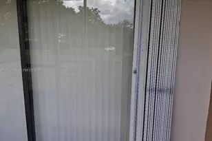 1000 St Charles Pl, Pembroke Pines, FL 33026 - Photo 18