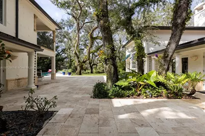10100 Lakeside Dr, Coral Gables, FL 33156 - Photo 30