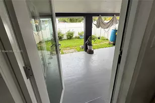 21140 NE 26th Ave, Miami, FL 33180 - Photo 32