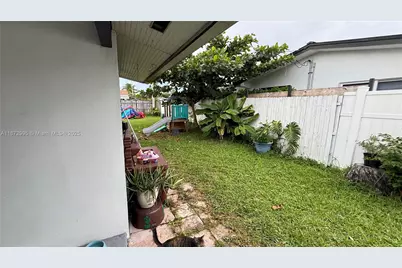 21140 NE 26th Ave, Miami, FL 33180 - Photo 36
