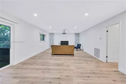 3211 Calle Largo Dr, Hollywood, FL 33021 - Photo 10