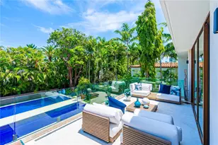 3009 Pine Tree Dr, Miami Beach, FL 33140 - Photo 12