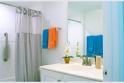 18100 N Bay Rd #906, Sunny Isles Beach, FL 33160 - Photo 2