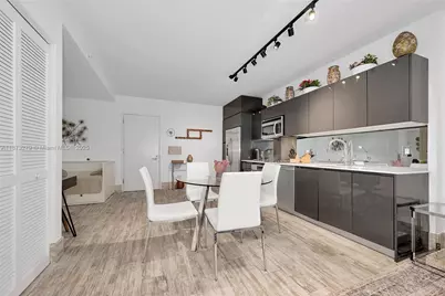 31 SE 6th St #304, Miami, FL 33131 - Photo 14