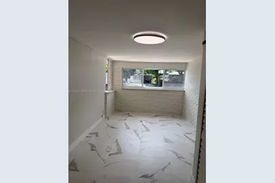 1050 NW 25th Way, Fort Lauderdale, FL 33311 - Photo 10