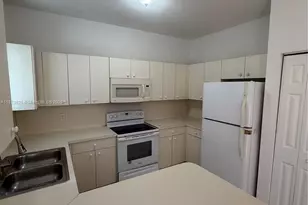 373 NE 26th Pl, Homestead, FL 33033 - Photo 2