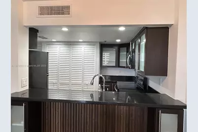 540 Brickell Key Dr #1002, Miami, FL 33131 - Photo 10