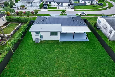 1011 NW 89th St, Miami, FL 33150 - Photo 54