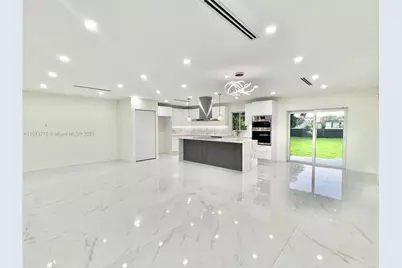 1011 NW 89th St, Miami, FL 33150 - Photo 4