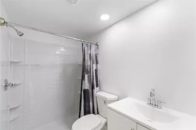 300 Berkley Rd #107, Hollywood, FL 33024 - Photo 8