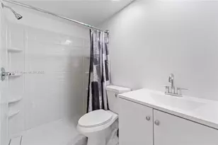 300 Berkley Rd, Hollywood, FL 33024 - Photo 16