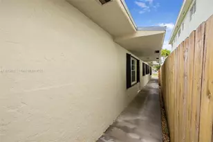 2033 Dewey St, Hollywood, FL 33020 - Photo 10