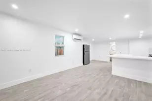2372 NW 34th St, Miami, FL 33142 - Photo 6