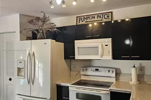 126 Hidden Ct Rd, Hollywood, FL 33023 - Photo 6