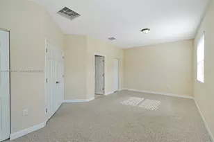 1048 NE 208th St, Miami, FL 33179 - Photo 18