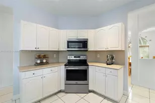 7841 NW 169th Terrace, Miami Lakes, FL 33016 - Photo 18