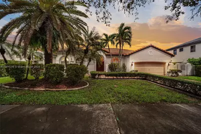 7841 NW 169th Ter, Miami Lakes, FL 33016 - Photo 2