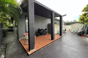 860 NW 18th Pl, Miami, FL 33125 - Photo 8