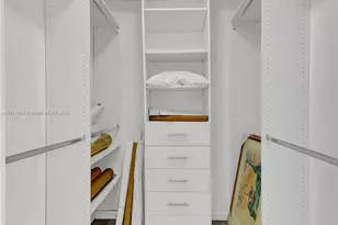 601 NE 36th St, Miami, FL 33137 - Photo 20