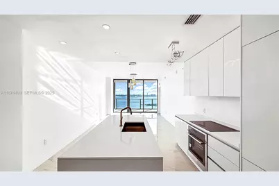 700 NE 24th St #2704, Miami, FL 33137 - Photo 4