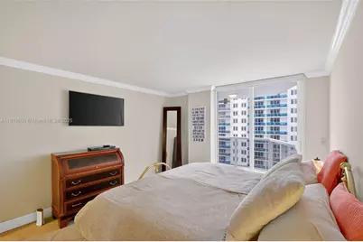 2401 Collins Ave #1005, Miami Beach, FL 33140 - Photo 12