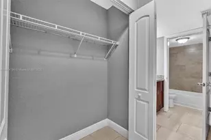 2890 N Oakland Forest Dr, Oakland Park, FL 33309 - Photo 18